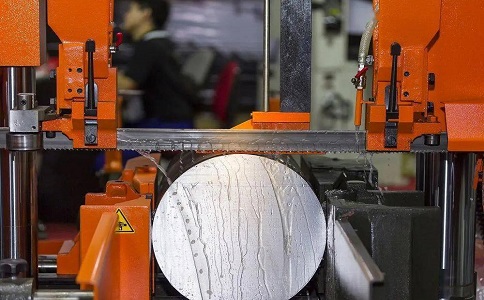 杨林尾镇立式金属带锯床切削出现跑带故障解决方法！